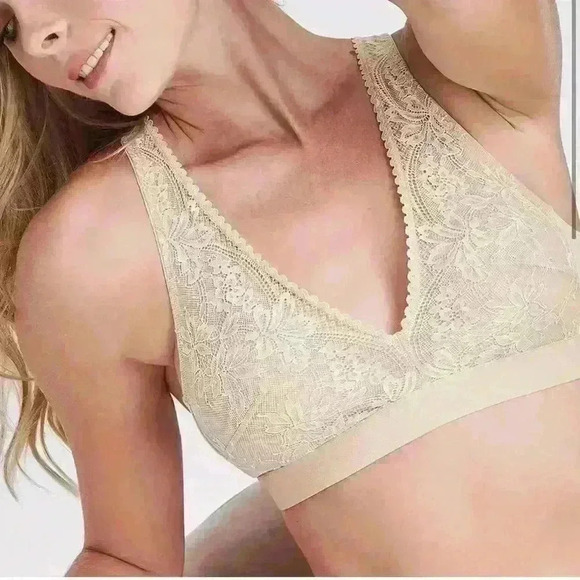 Bali Other - Bali Lace Wireless Bralette Comfort Revolution Plunge Lace Size Small